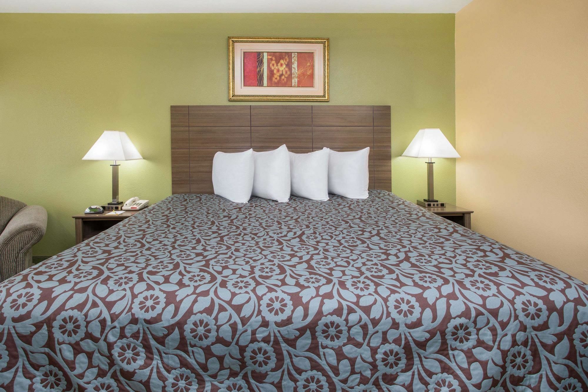Days Inn By Wyndham Abbeville Dış mekan fotoğraf